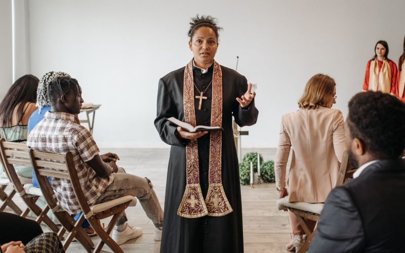 9 Inspiring Opening Prayers For Bible Study