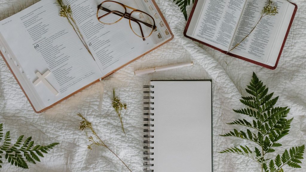 9 Inspiring Opening Prayers For Bible Study